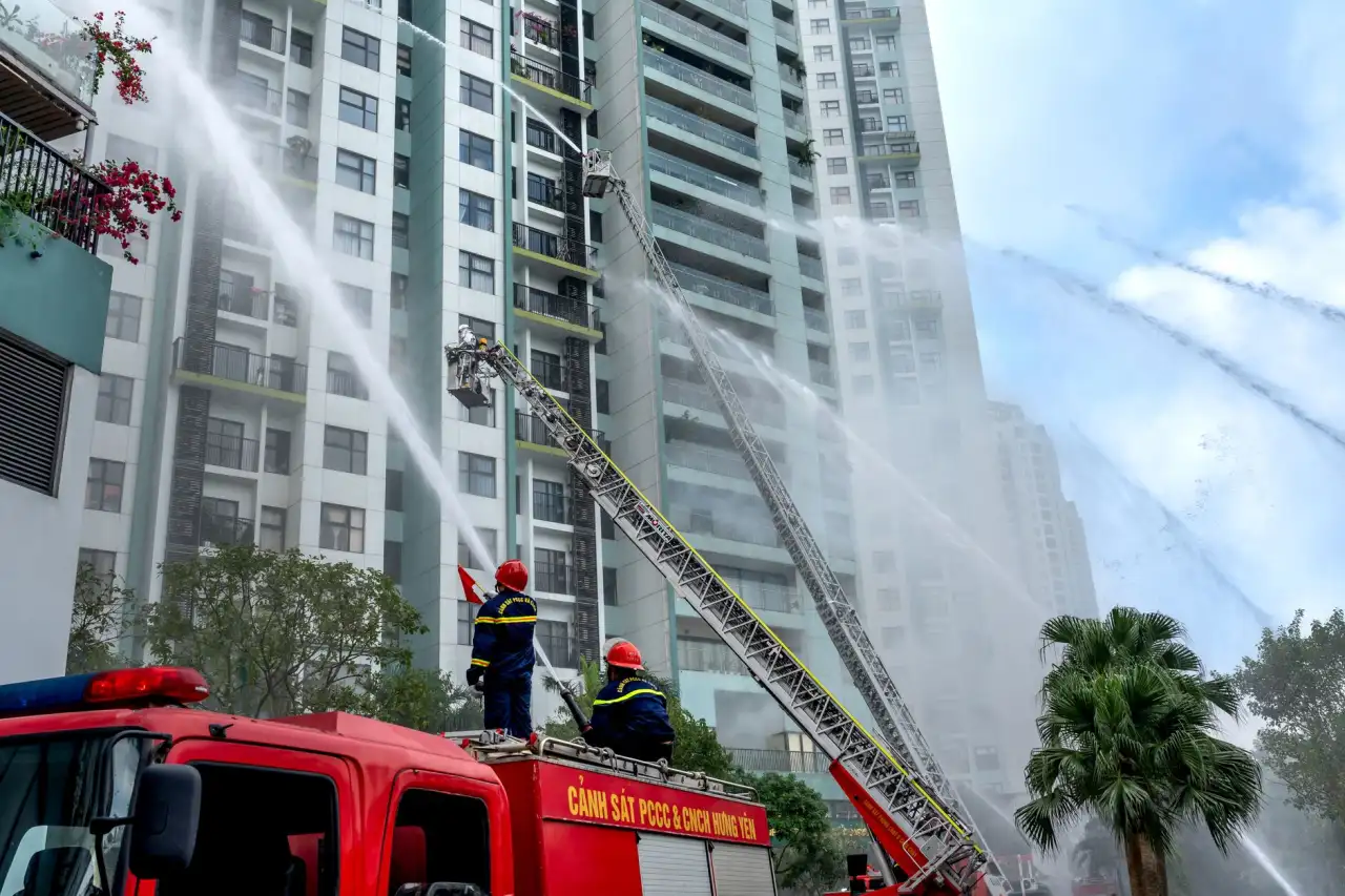 家用与商用场景下烟雾报警器与燃气探测器选型要点