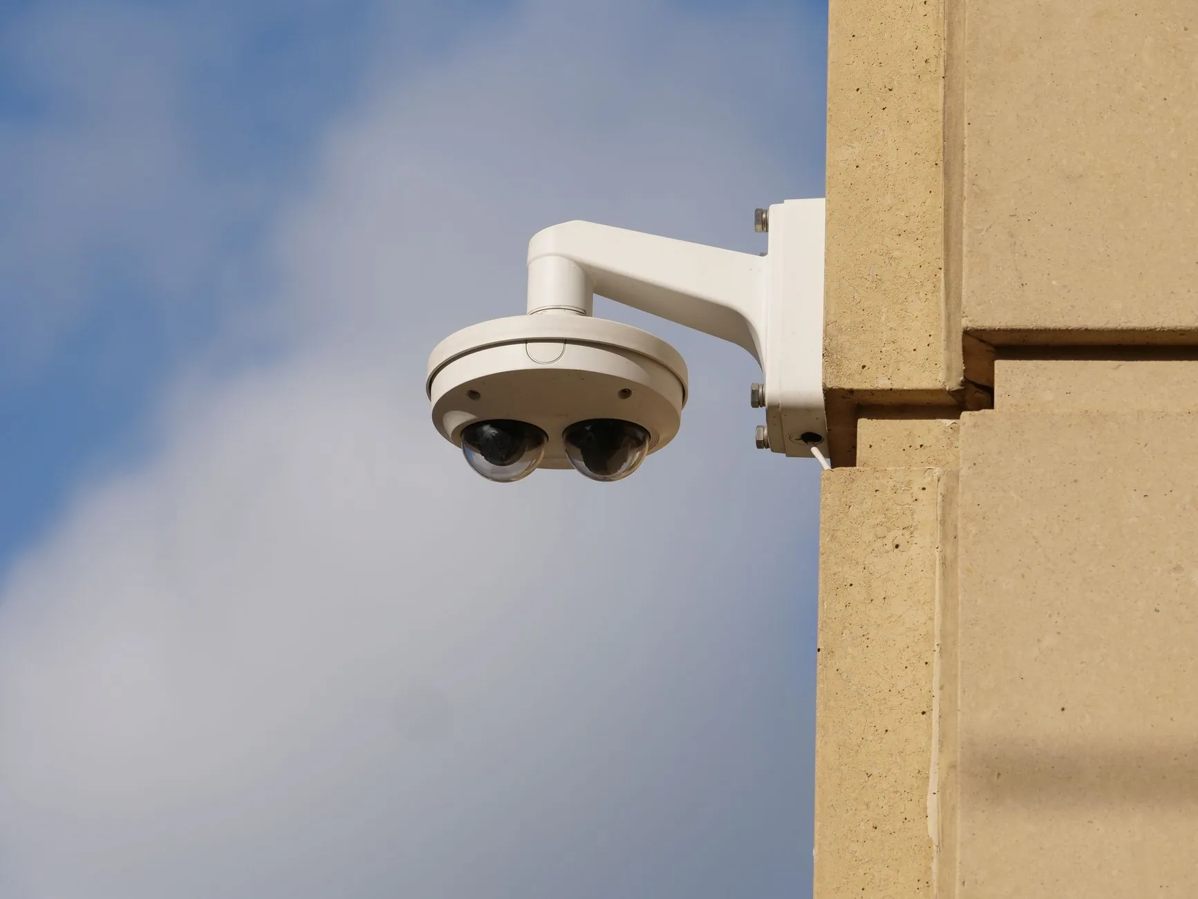 门磁开关与烟雾报警器在家庭安防中的组合应用分析正文配图 1