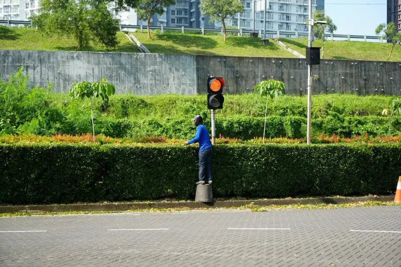 门磁开关与烟雾报警器选型对比：如何匹配不同场景的安防需求