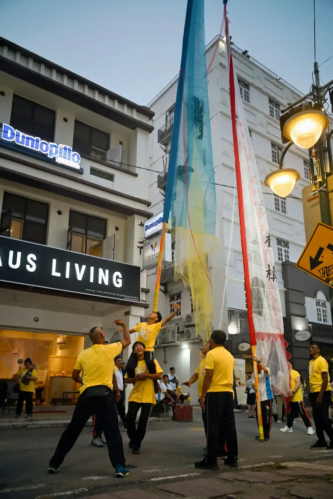 新疆讯信安报警主机在家庭与商业场景中的选型要点分析