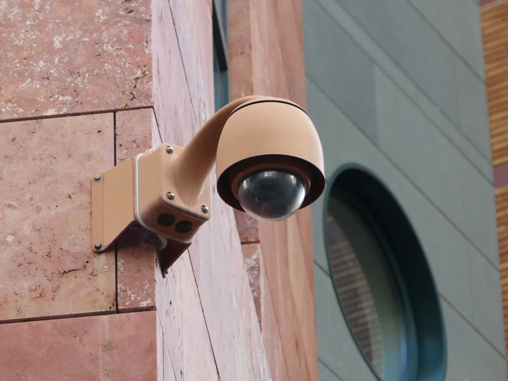 门磁开关与烟雾报警器选型指南：如何匹配不同场景的安防需求正文配图 1