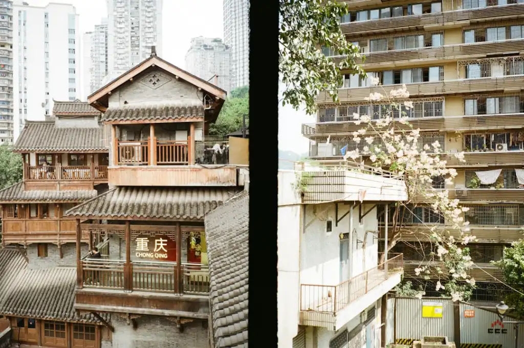 门磁开关与烟雾报警器选型对比：如何匹配不同场景的安防需求