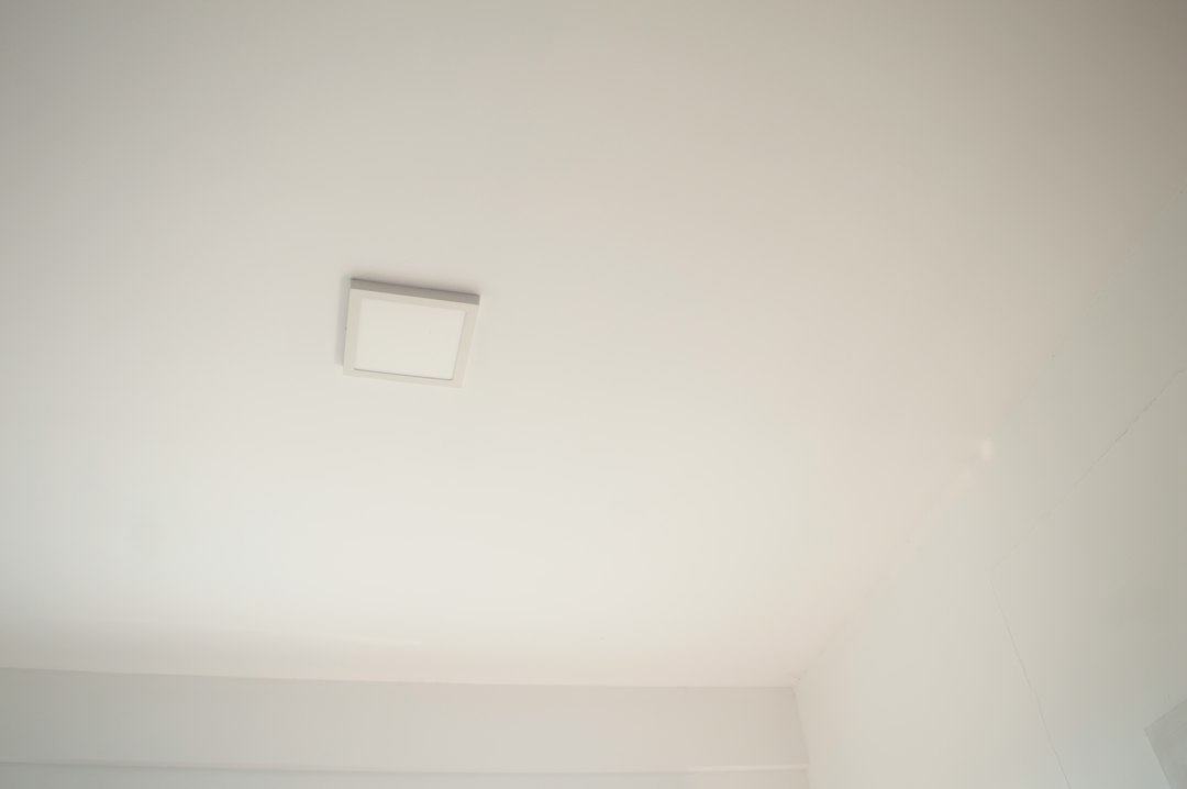 门磁开关与烟雾报警器选型指南：如何匹配不同场景的安防需求正文配图 2